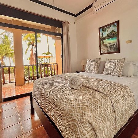 The Backyard Beachfront Hotel Хако Экстерьер фото