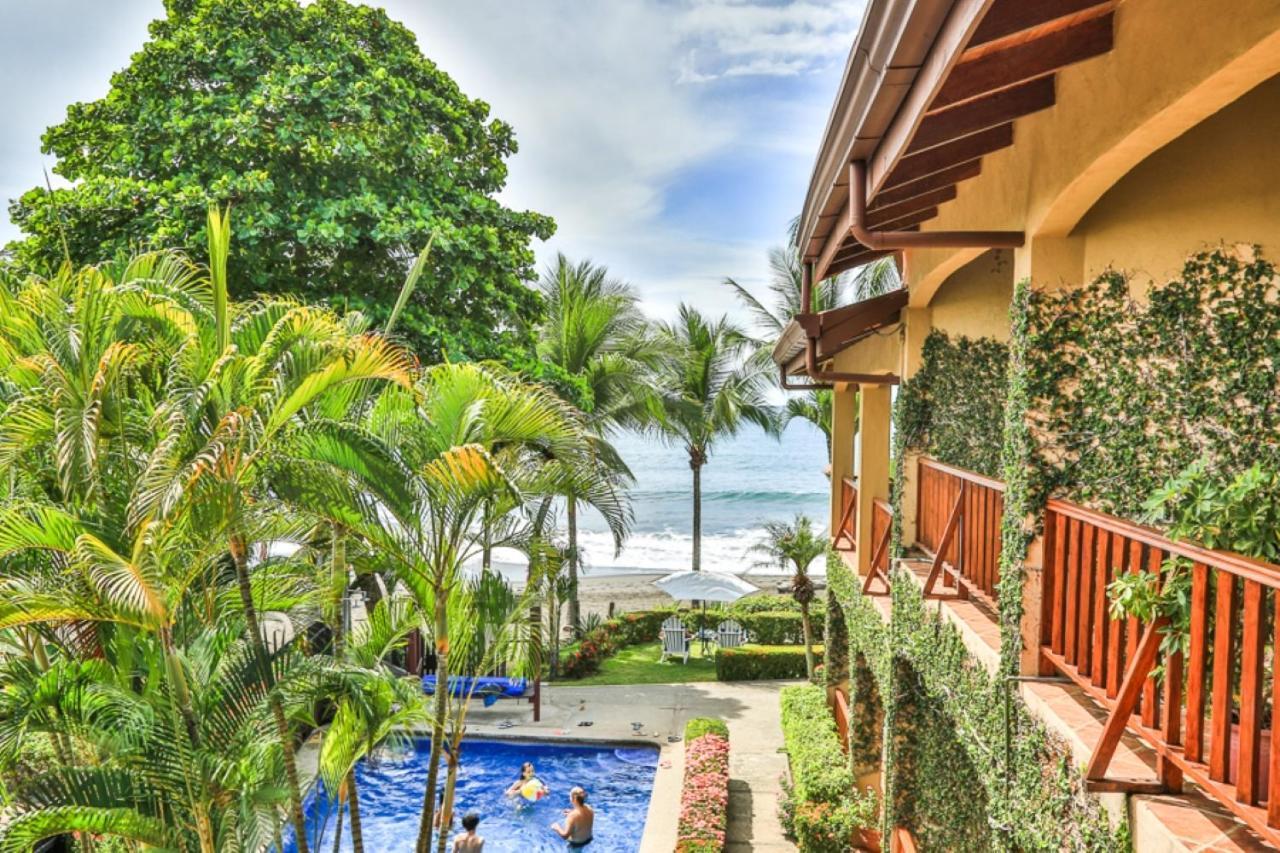 The Backyard Beachfront Hotel Хако Экстерьер фото