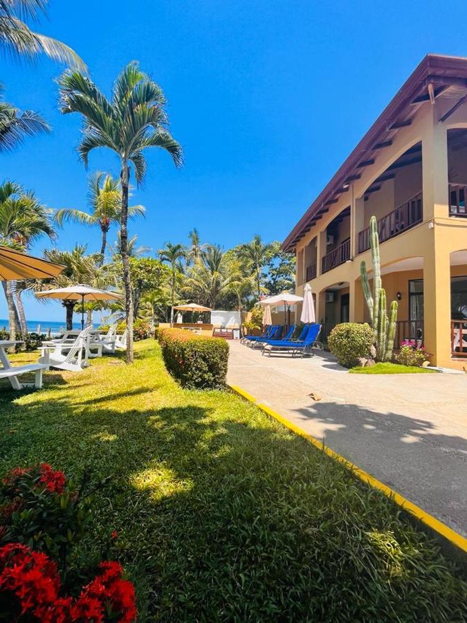 The Backyard Beachfront Hotel Хако Экстерьер фото