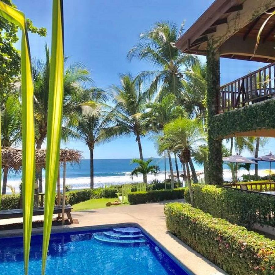 The Backyard Beachfront Hotel Хако Экстерьер фото